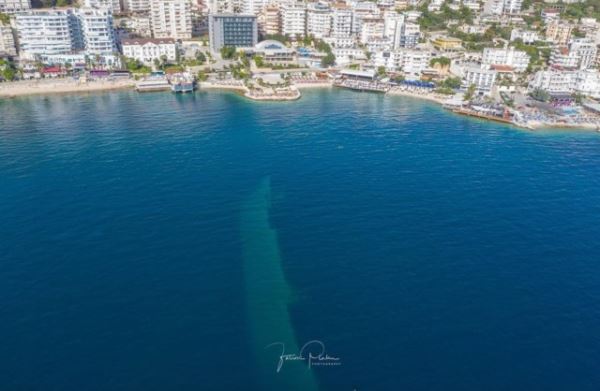 Атмосферные фотографии затонувших кораблей (20 фото)